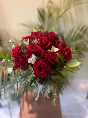 Vazoda 11 Kırmızı Gül